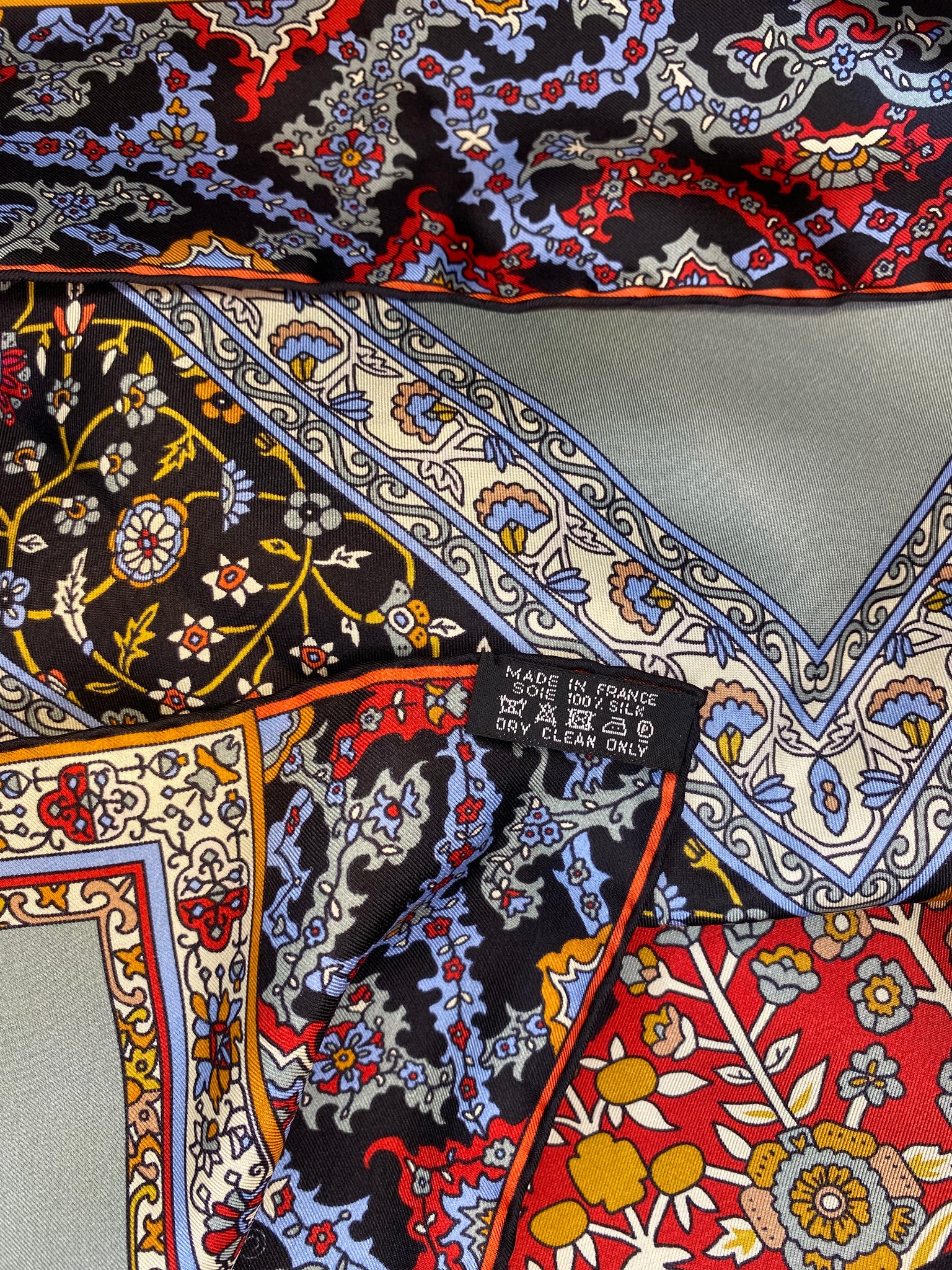 Tapis Persans Silk Shawl