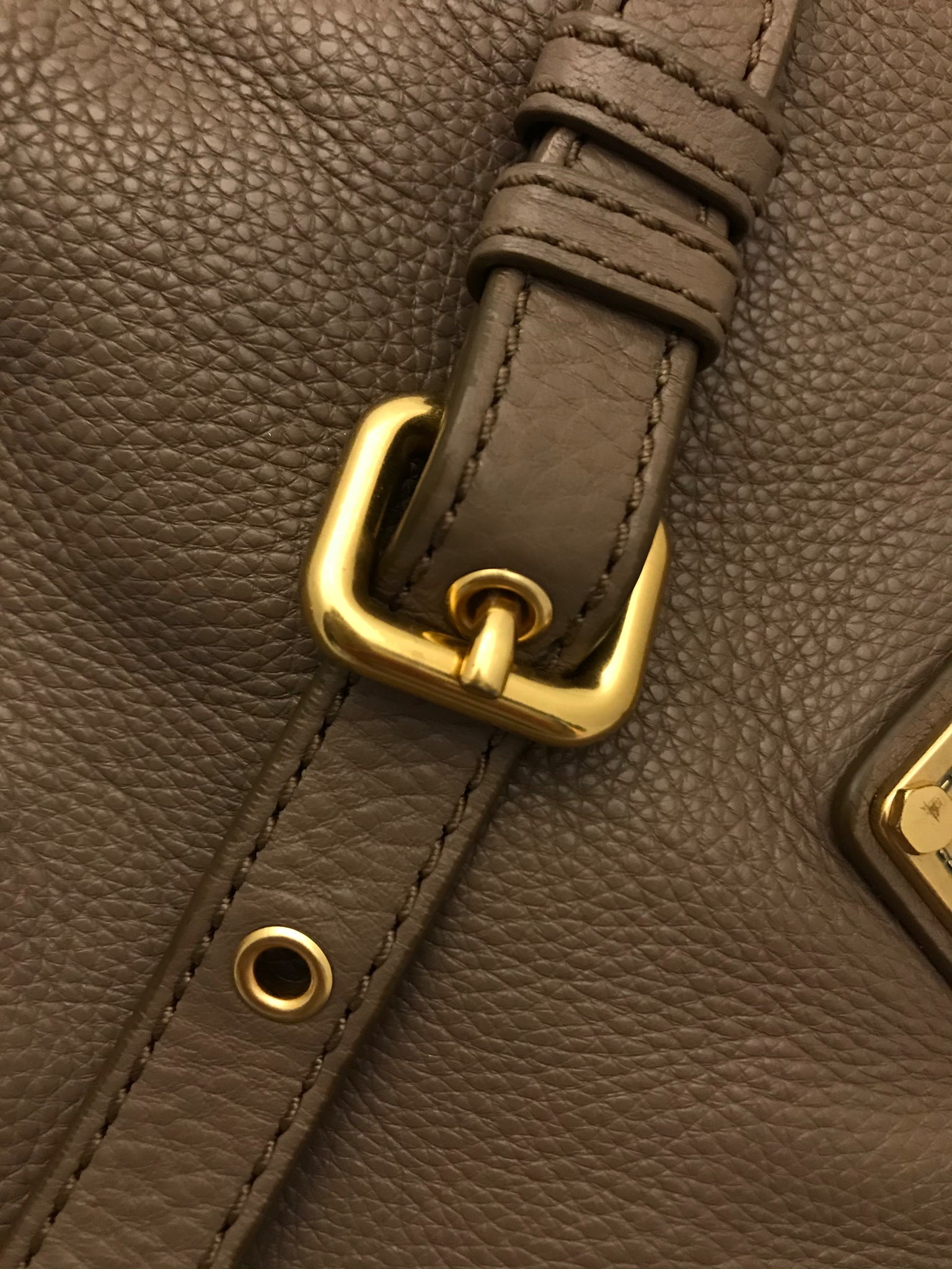 Classic Q Hillier Hobo Crossbody Bag