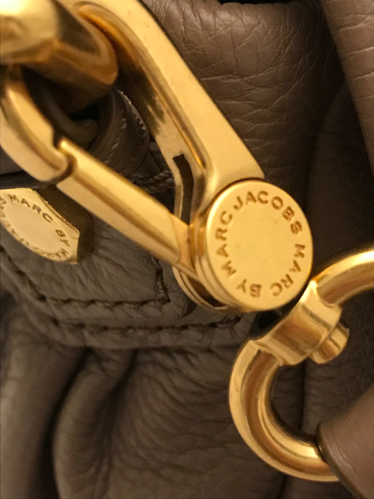 Classic Q Hillier Hobo Crossbody Bag