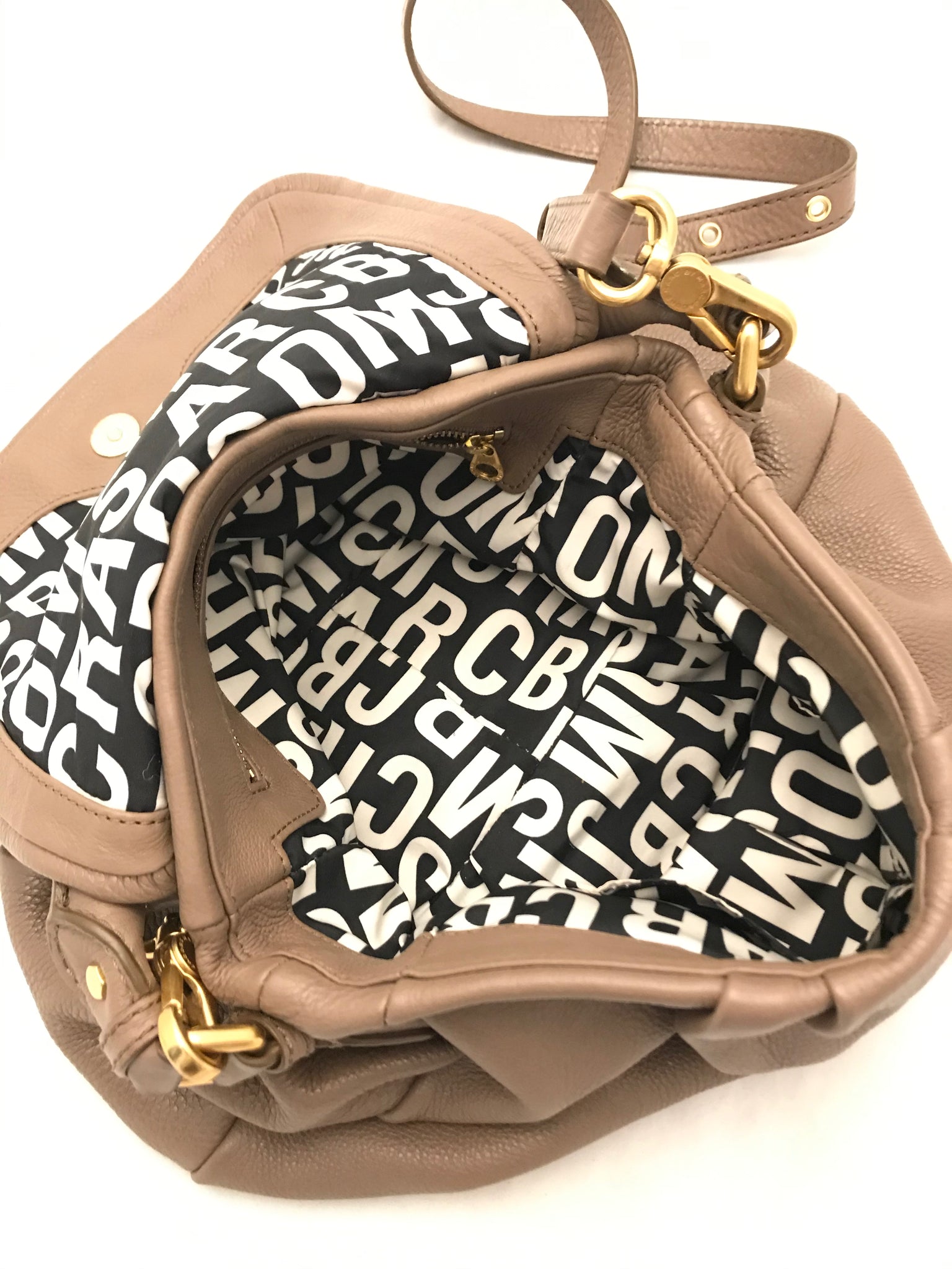 Classic Q Hillier Hobo Crossbody Bag