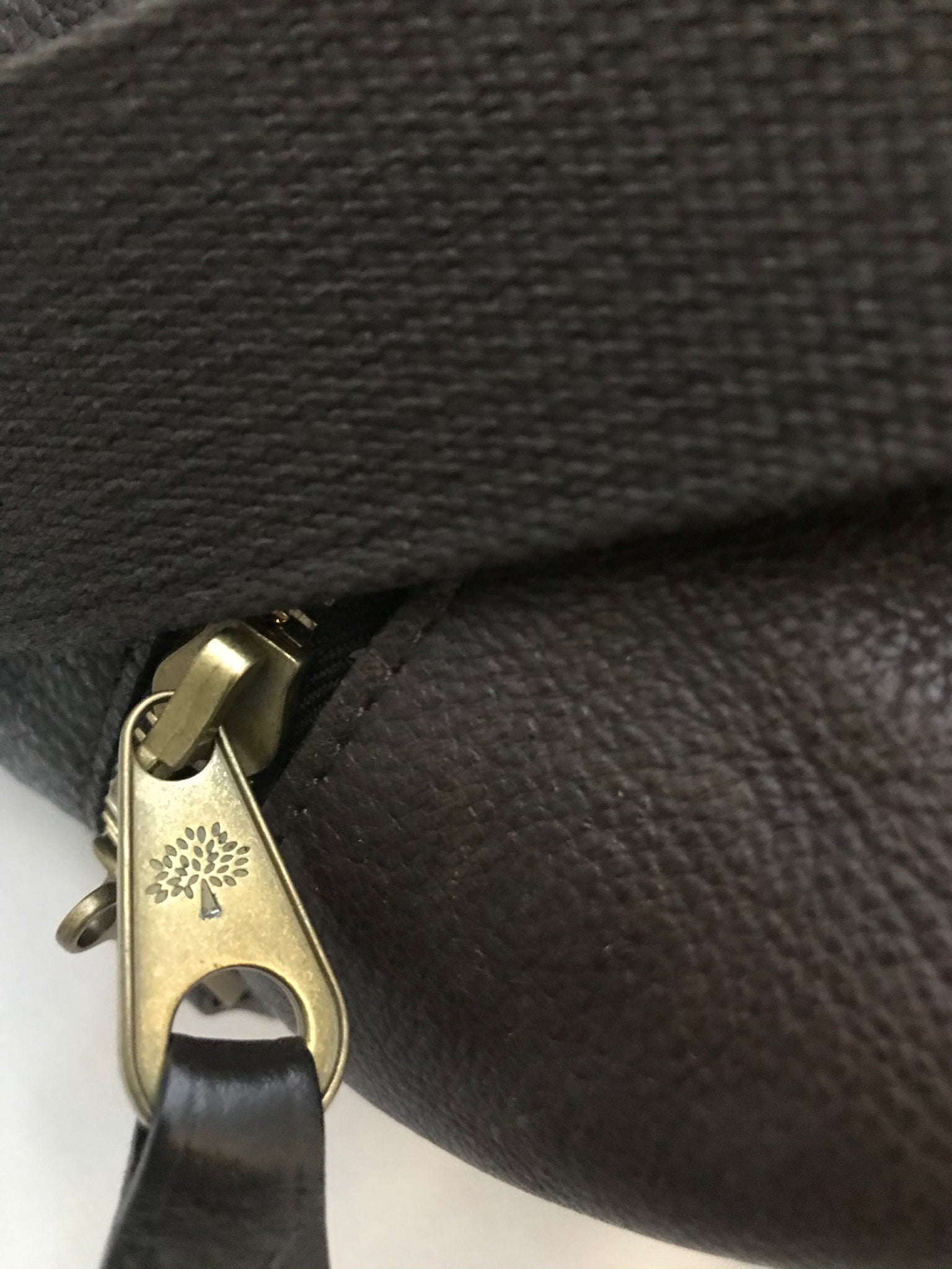 Isabella's Wardrobe Mulberry "Clipper" Hold All.