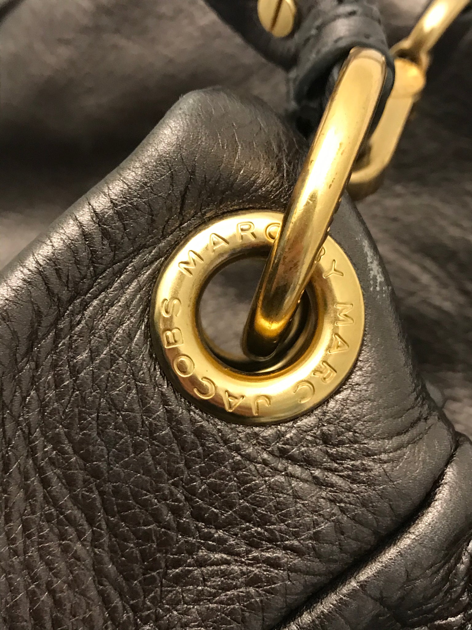 Classic Q Hillier Hobo Crossbody Bag